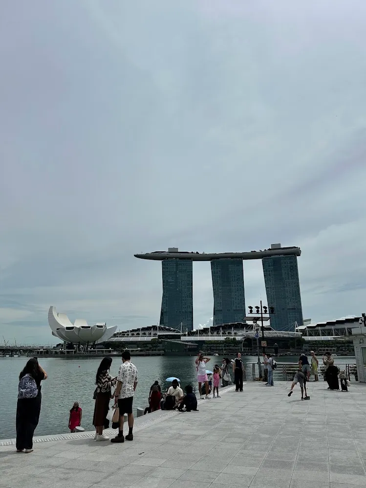 Marina Bay Sands y el ArtScience Museum frente a la bahía